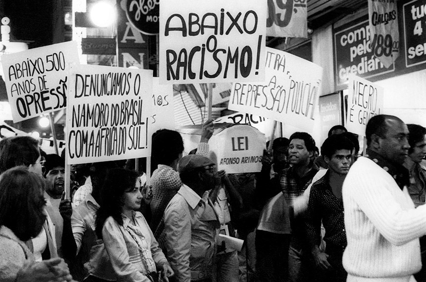 Protesto Antirracista: Contra Apartheid e Repressão no Brasil