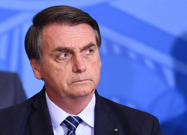Jair Bolsonaro em Evento Oficial com Expressão Séria
