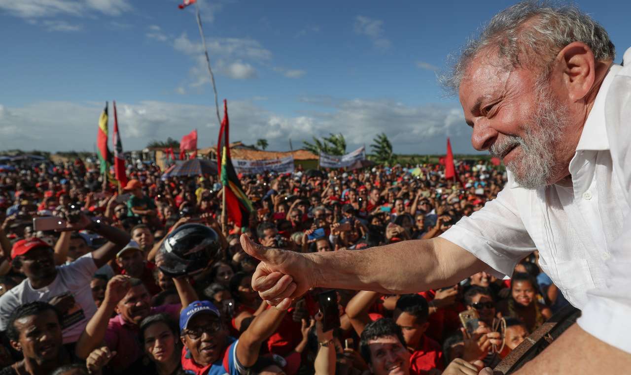 Lula e o Apoio Popular em Grande Multidão