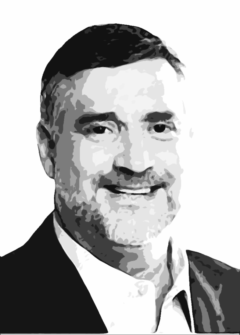 Retrato Profissional Sorridente de Homem em Grayscale