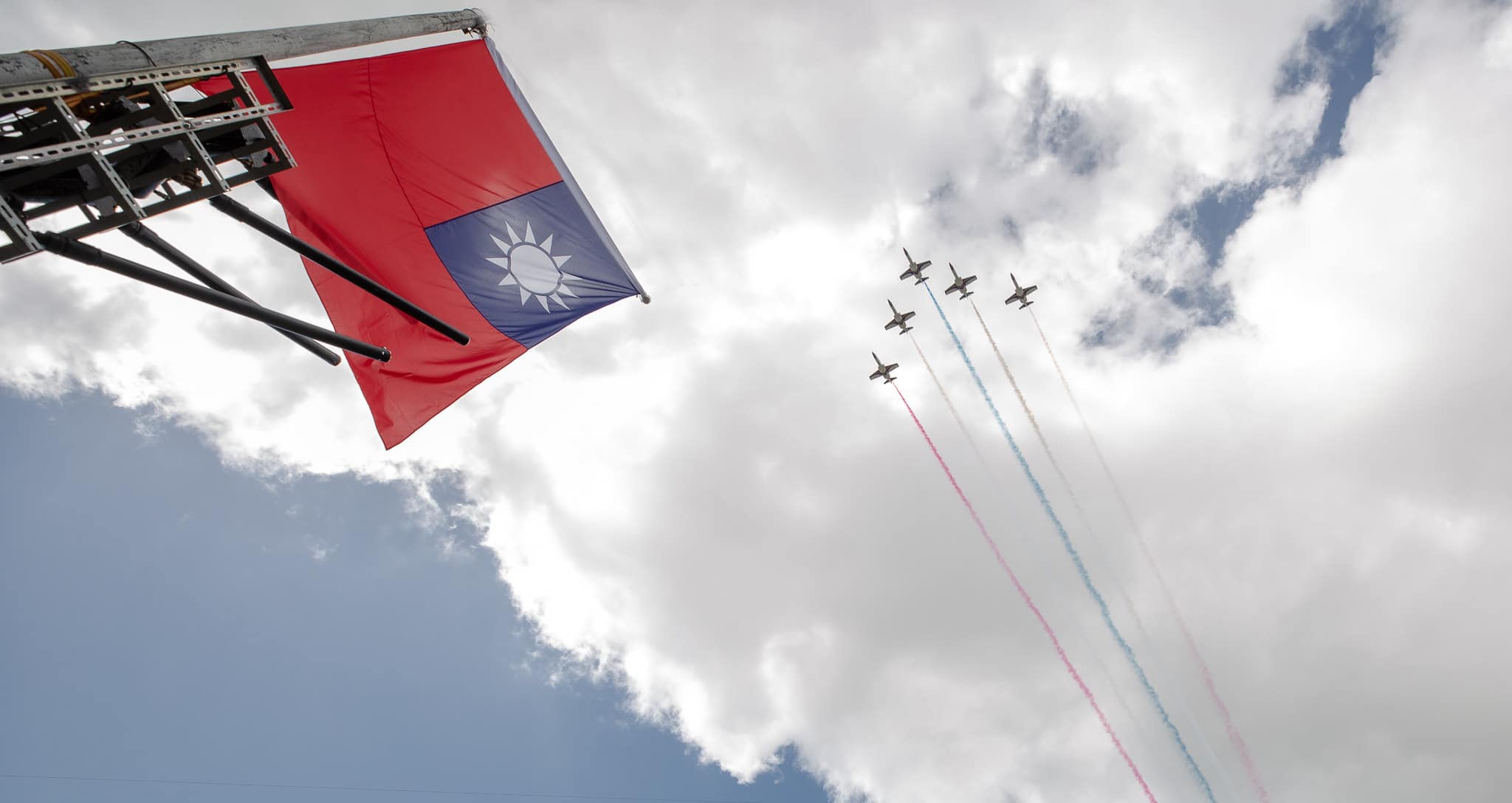 Bandeira de Taiwan e Esquadrilha da Fumaça