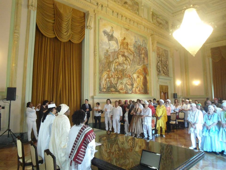 Reunião Solene em Salão Histórico com Diversidade Cultural