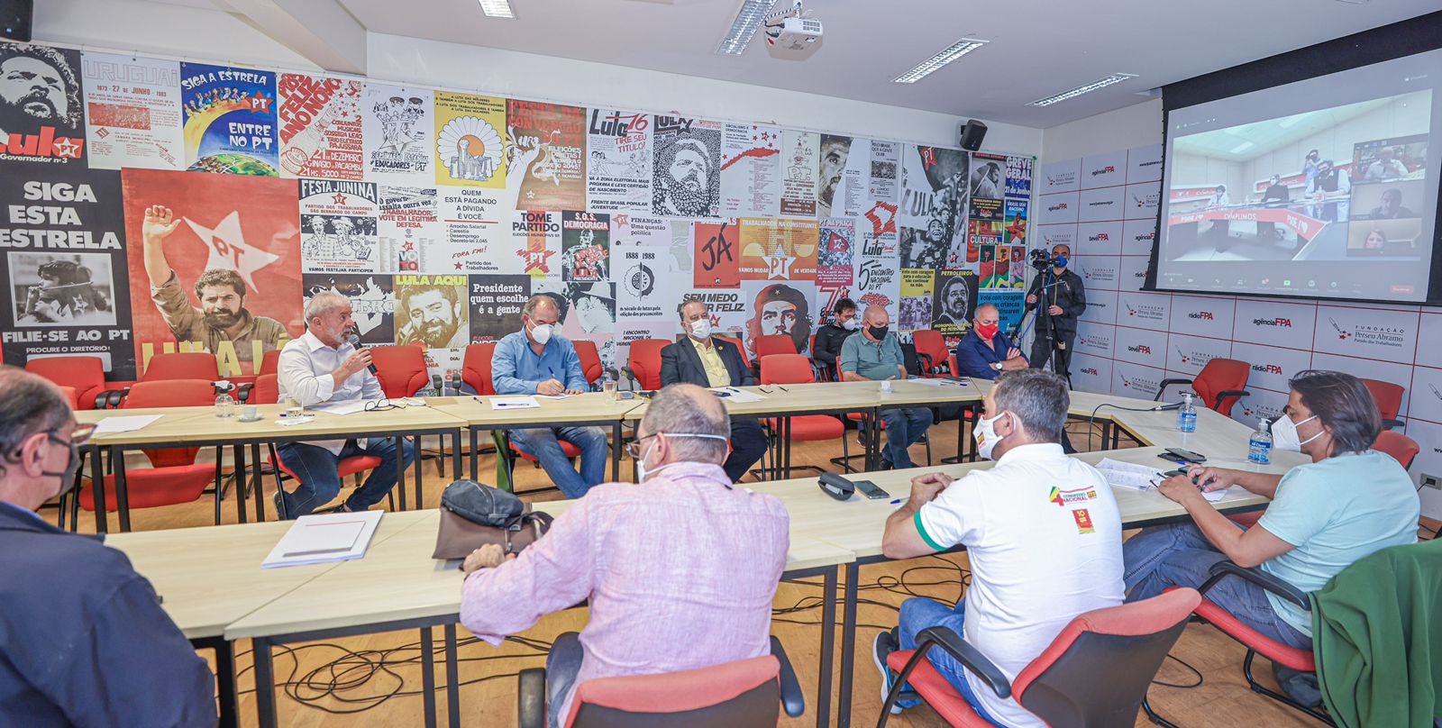 DEBATE Na sede da Fundação Perseu Abramo, Lula, Mercadante, e dirigentes das centrais sindicais brasileiras discutem os impactos positivos da mudança na legislação espanhola com dirigentes do PSOE e sindicalistas