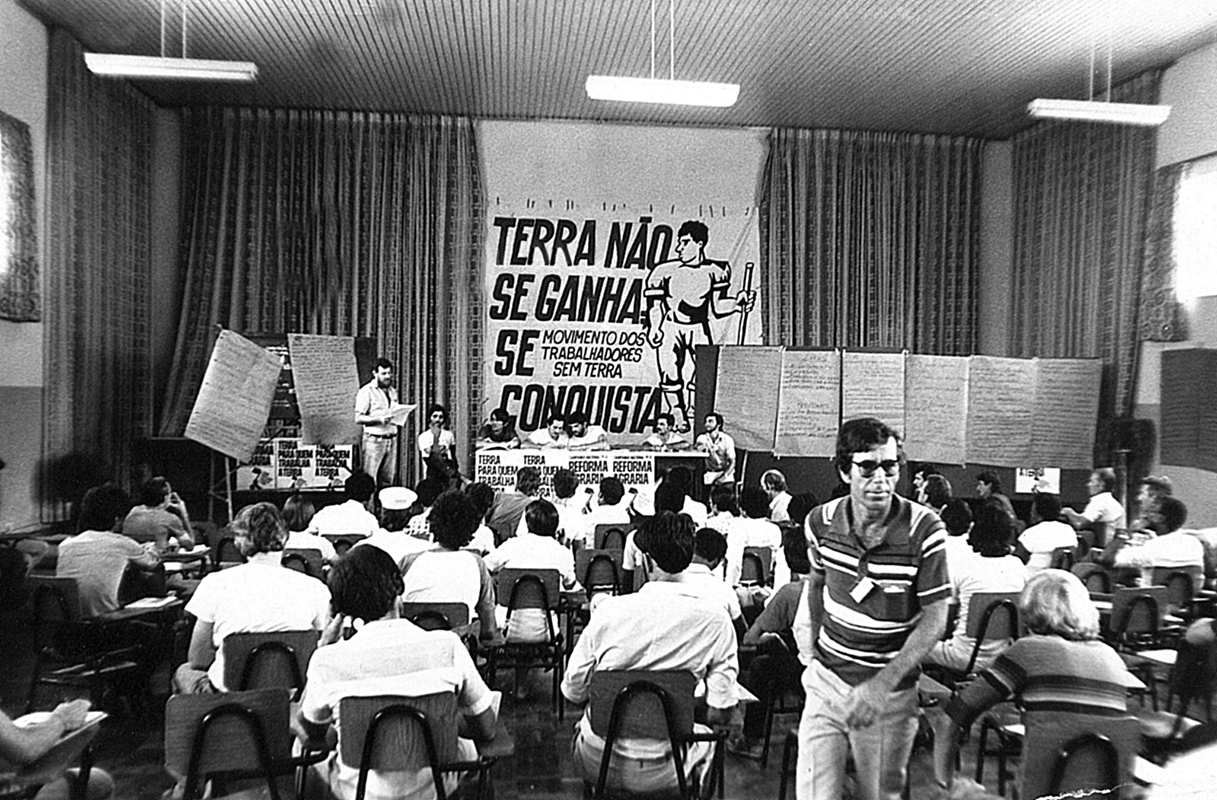 Reunião Movimento Sem Terra: A Luta Pela Terra