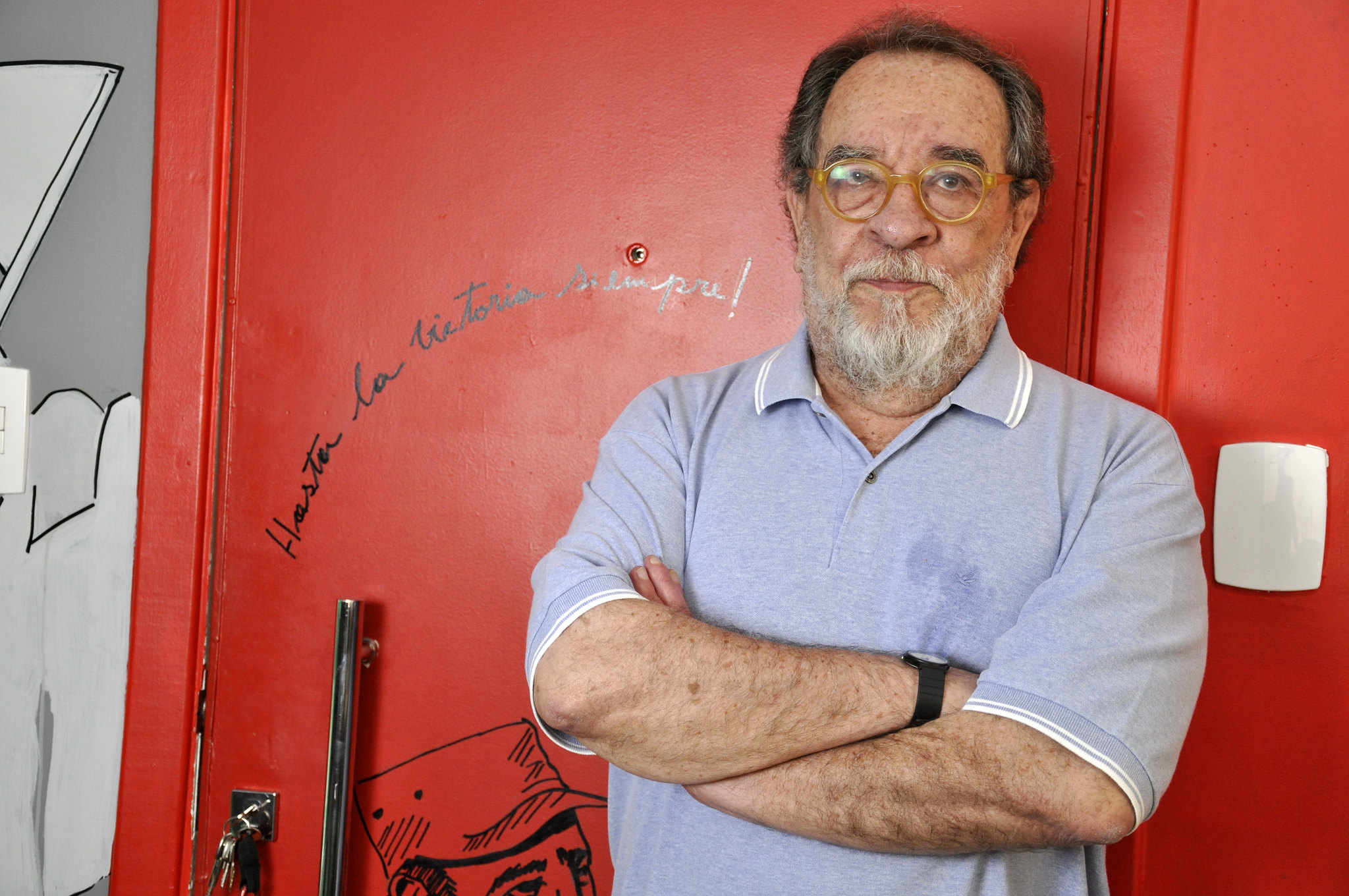 Pensador barbudo à porta vermelha: "Hasta la victoria siempre"