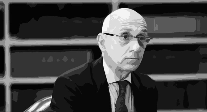 Homem de Terno e Óculos em Retrato Sóbrio