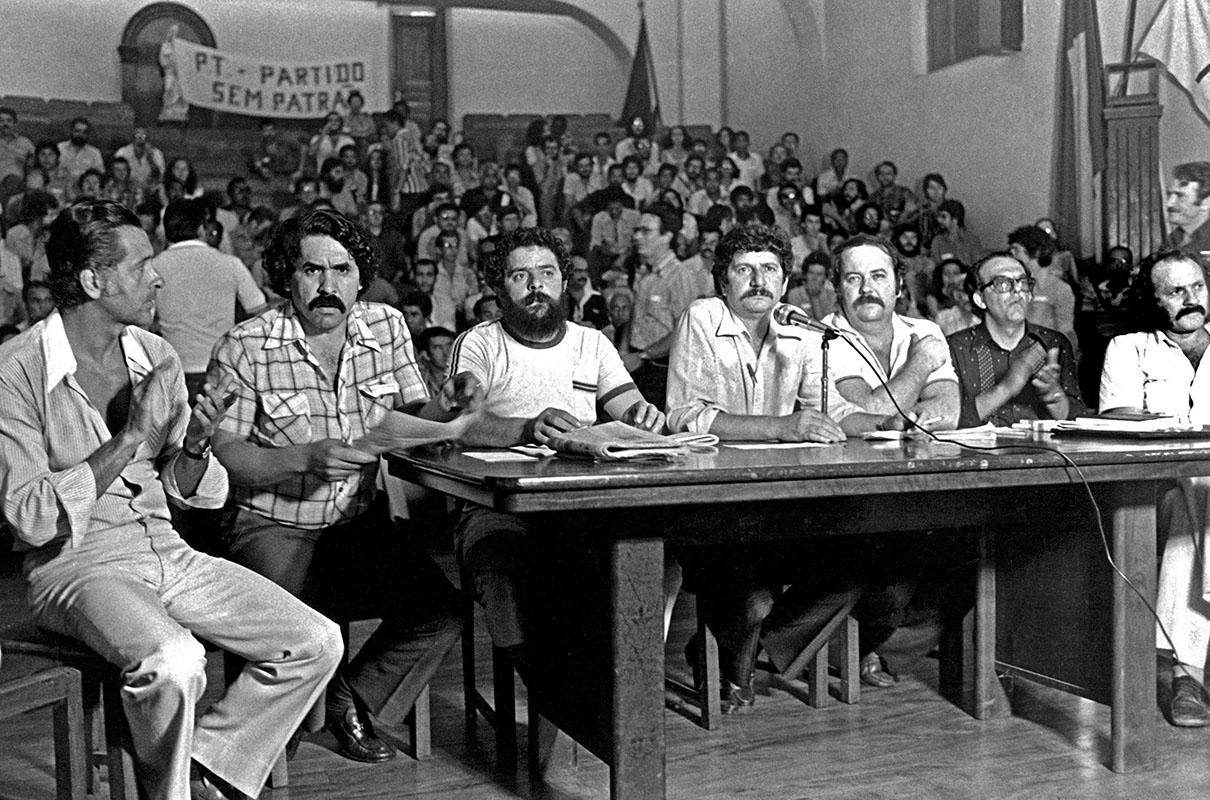 Lula e líderes do PT em mobilização política histórica