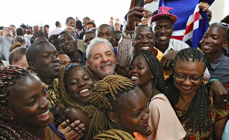 Lula e o Povo: Alegria e Conexão Popular