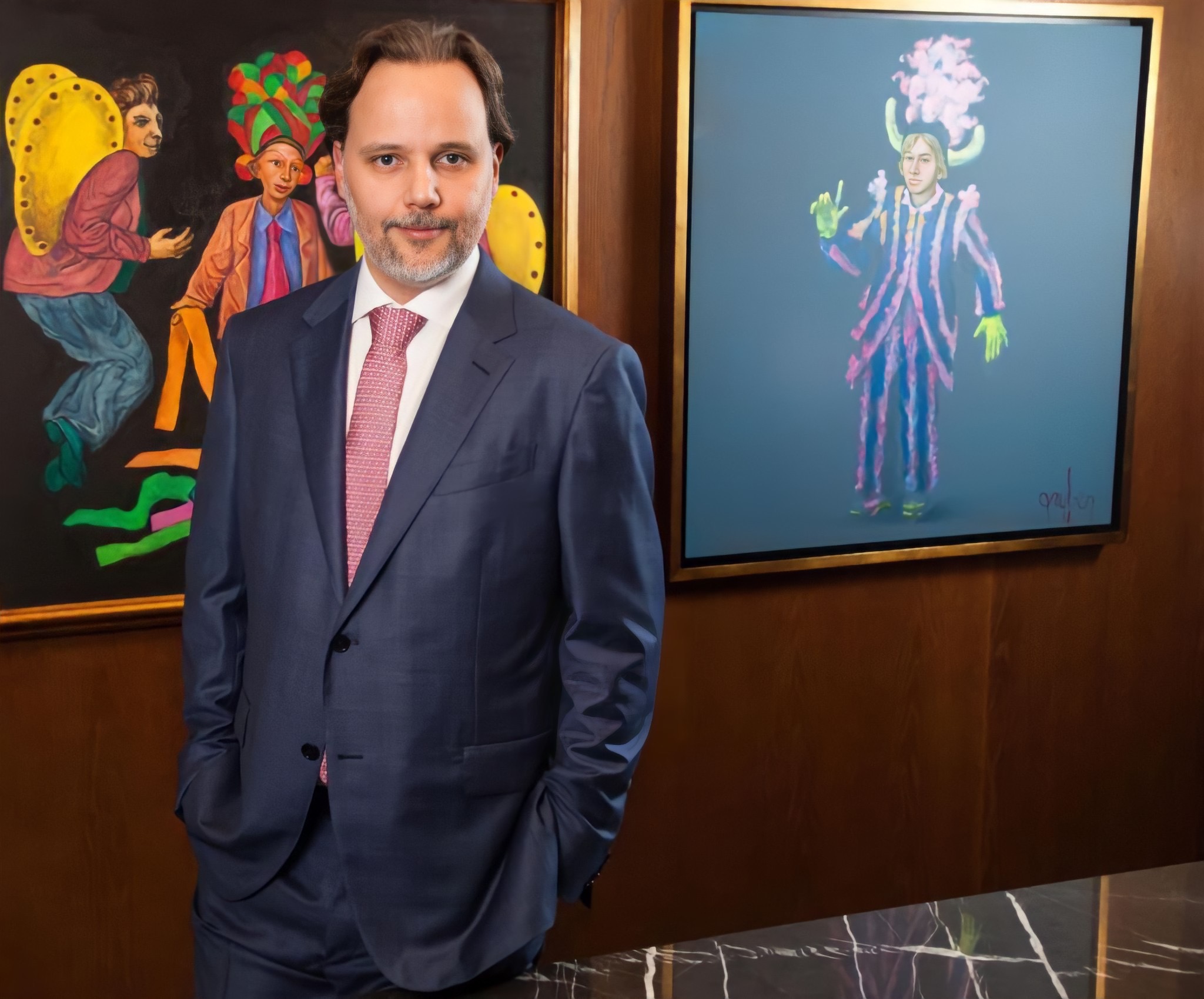 Retrato de Executivo em Ambiente Artístico Contemporâneo