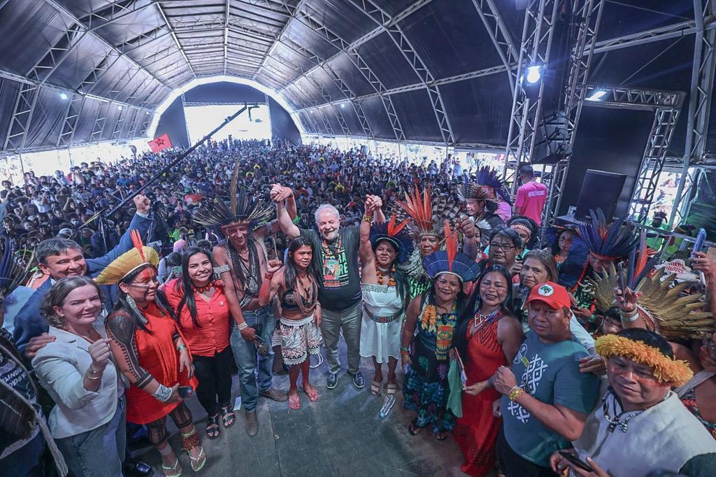Lula e Povos Indígenas: Unidade e Luta