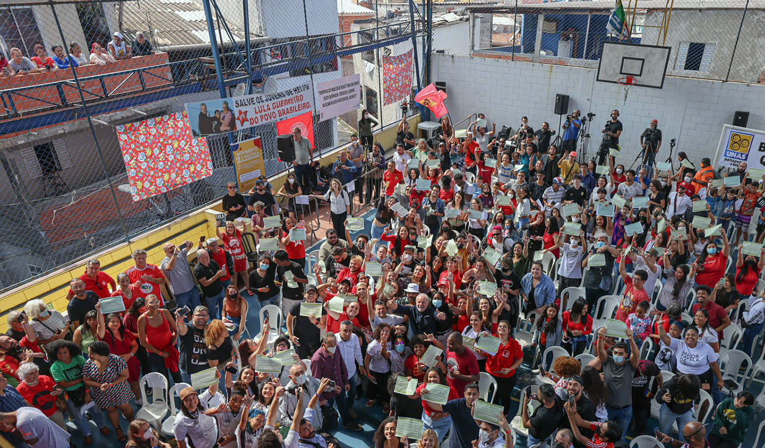 Celebração Jovem: Certificados, Comunidade e Futuro