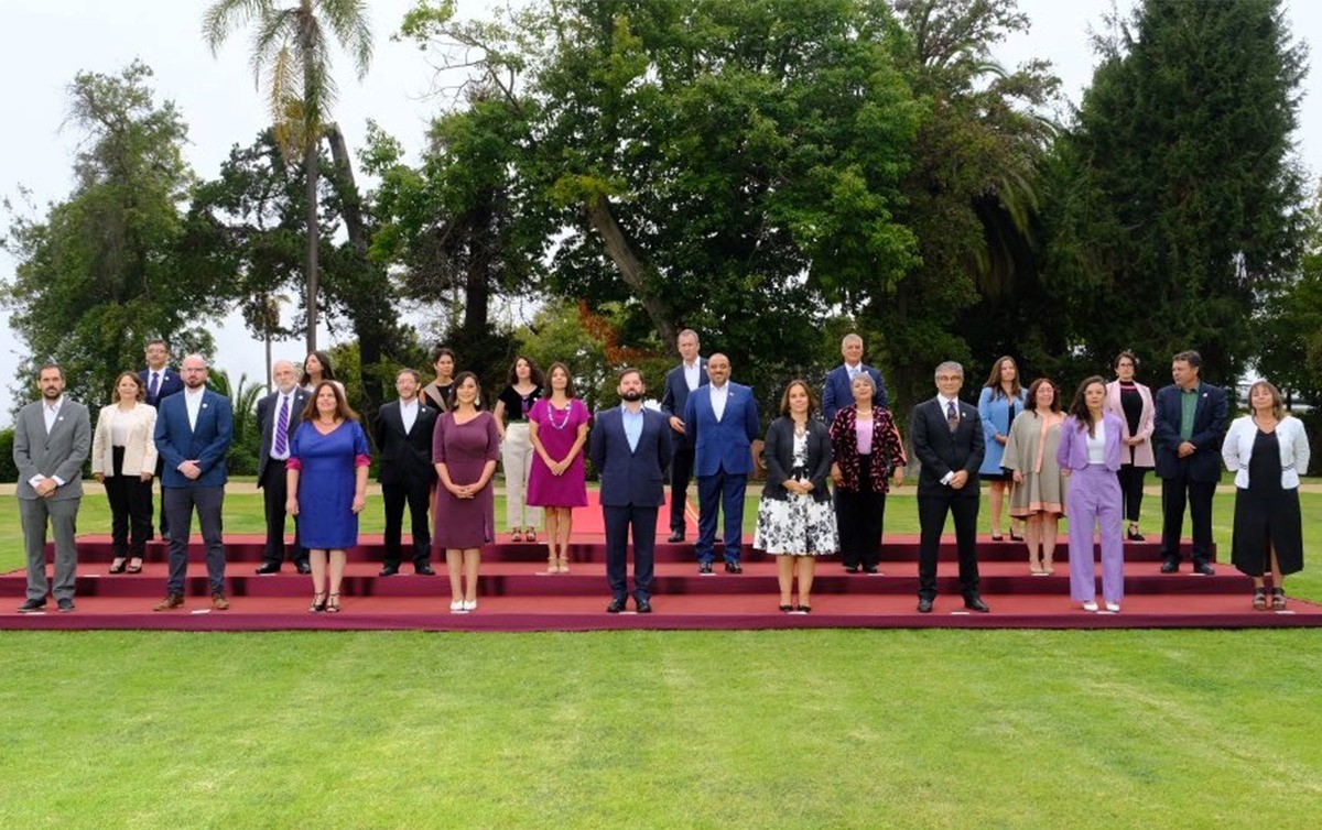 Gabinete Ministerial em Pose Oficial no Exterior