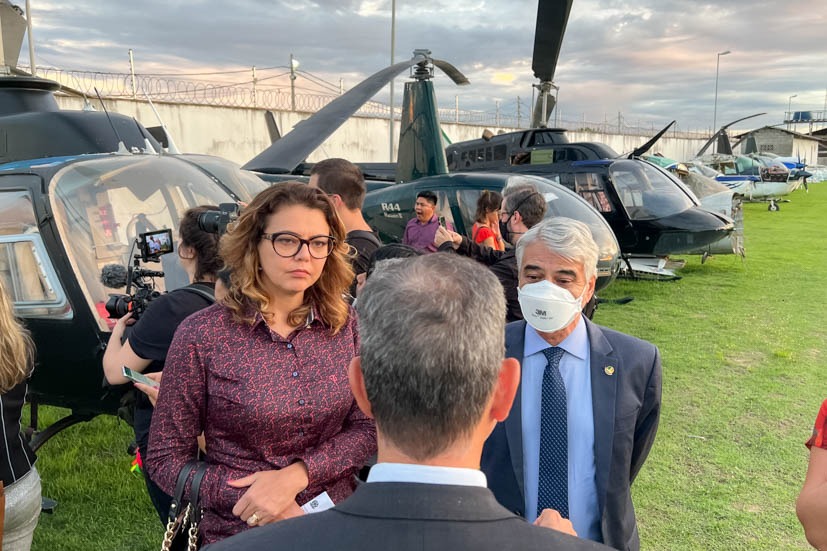 Diálogo Político em Campo de Aviação