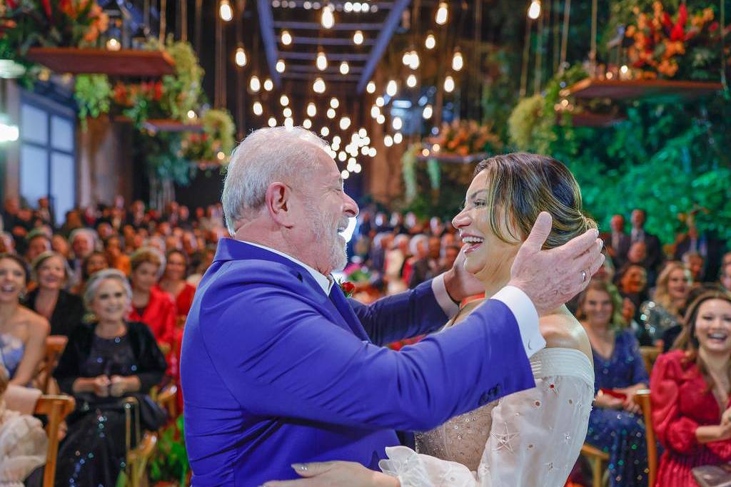 Lula e Janja: Alegria e Afeto em Celebração