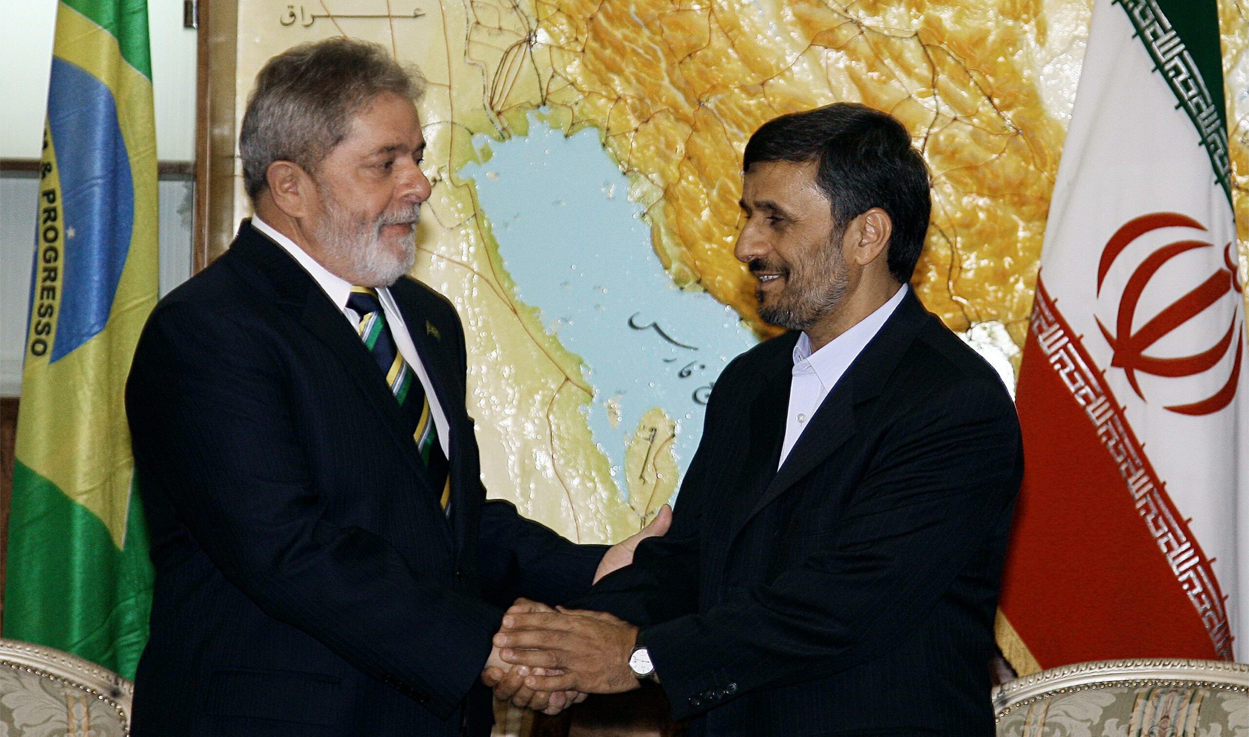 Lula e Ahmadinejad: Encontro Diplomático e Geopolítica