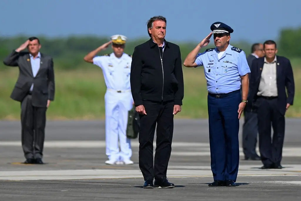 Bolsonaro e Oficiais das Forças Armadas em Cerimônia