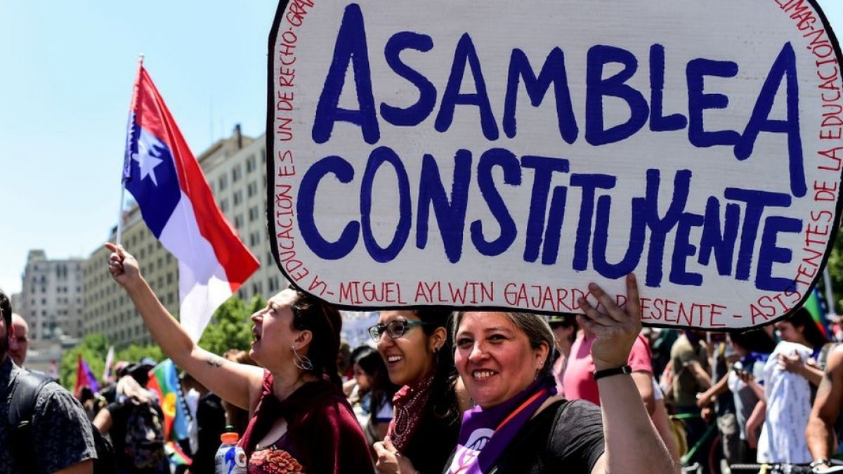 Manifestação Chile: Assembleia Constituinte e Educação como Direito
