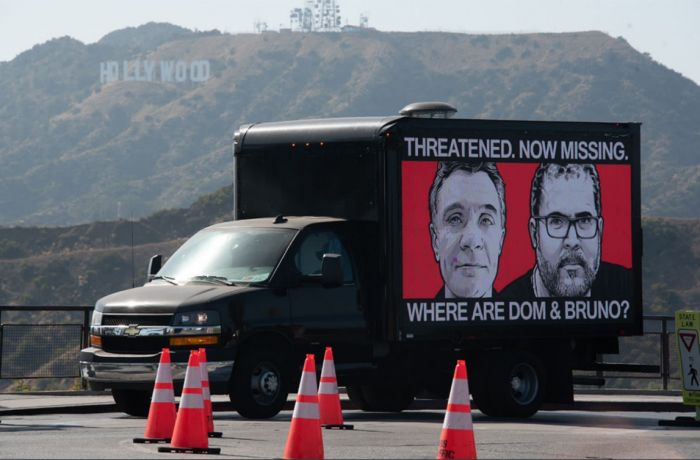 Caminhão em Hollywood clama por Dom e Bruno