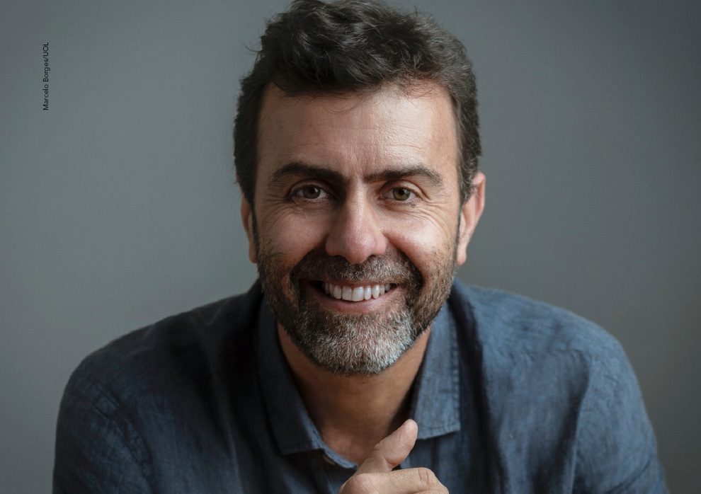 Homem sorridente e confiante para publicação FPA