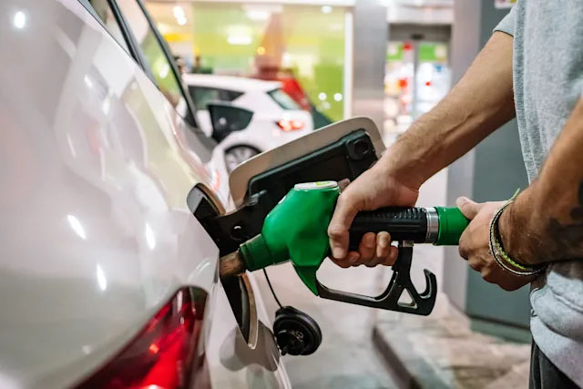 Abastecendo Carro: Custo de Vida e Impacto Econômico