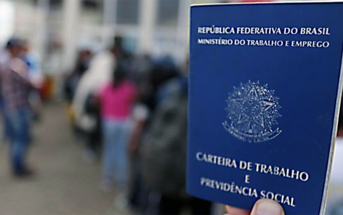 Carteira de Trabalho: Símbolo do Emprego Formal no Brasil