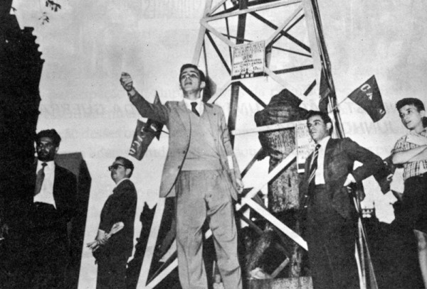 Líder Estudantil discursa em ato político histórico