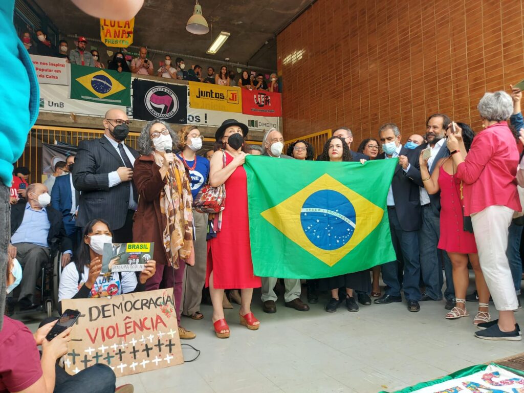 Manifestação: Democracia, Não Violência no Brasil