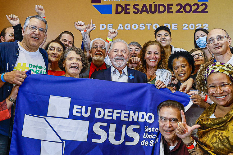 Lula e Apoiadores: Força e Unidade na Defesa do SUS