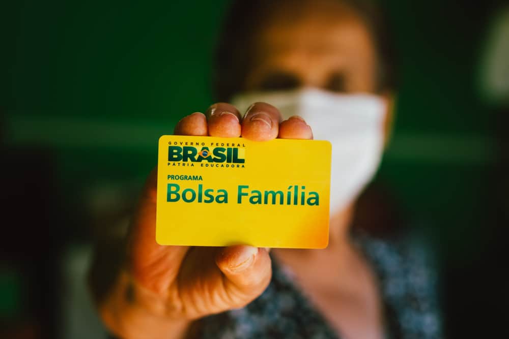 Pessoa com Cartão Bolsa Família: Programa Social Brasileiro