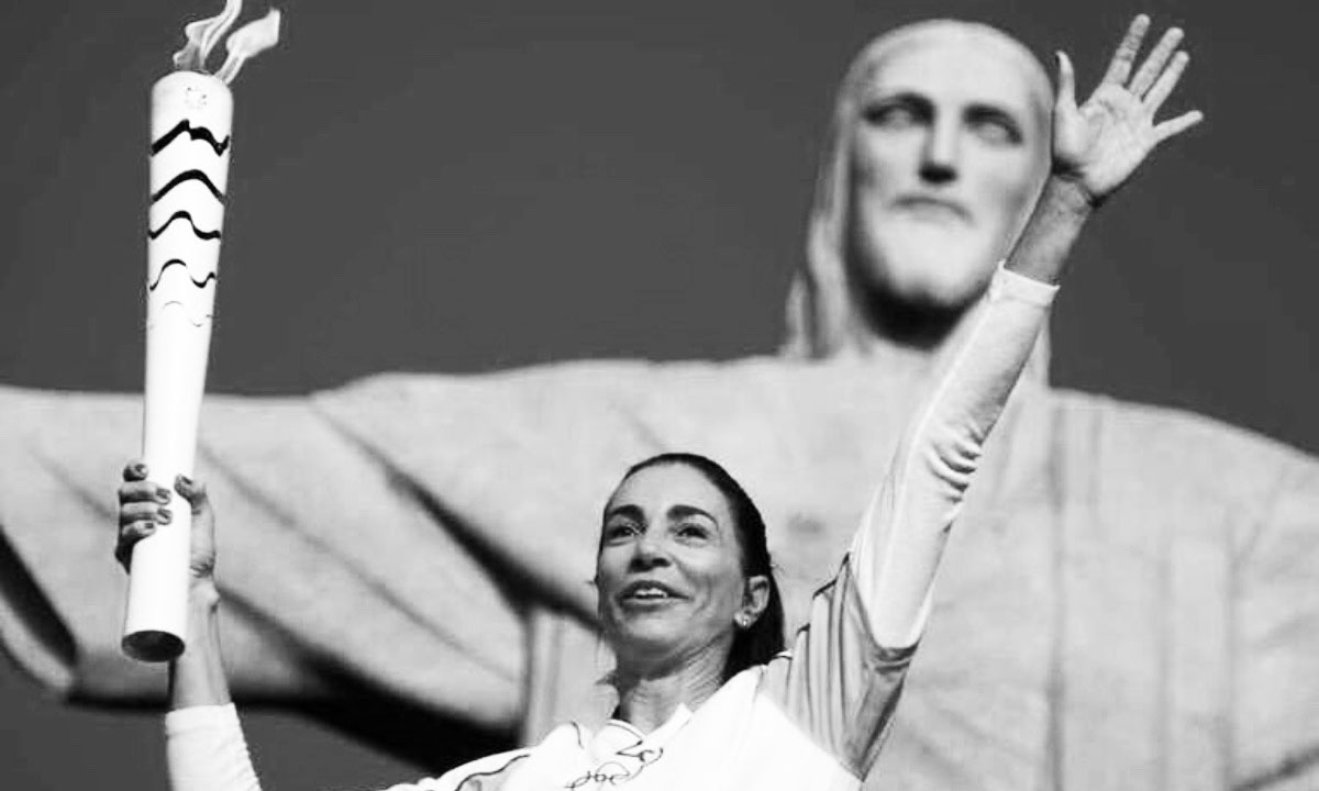 Celebração Olímpica: Atleta e Cristo Redentor no Rio