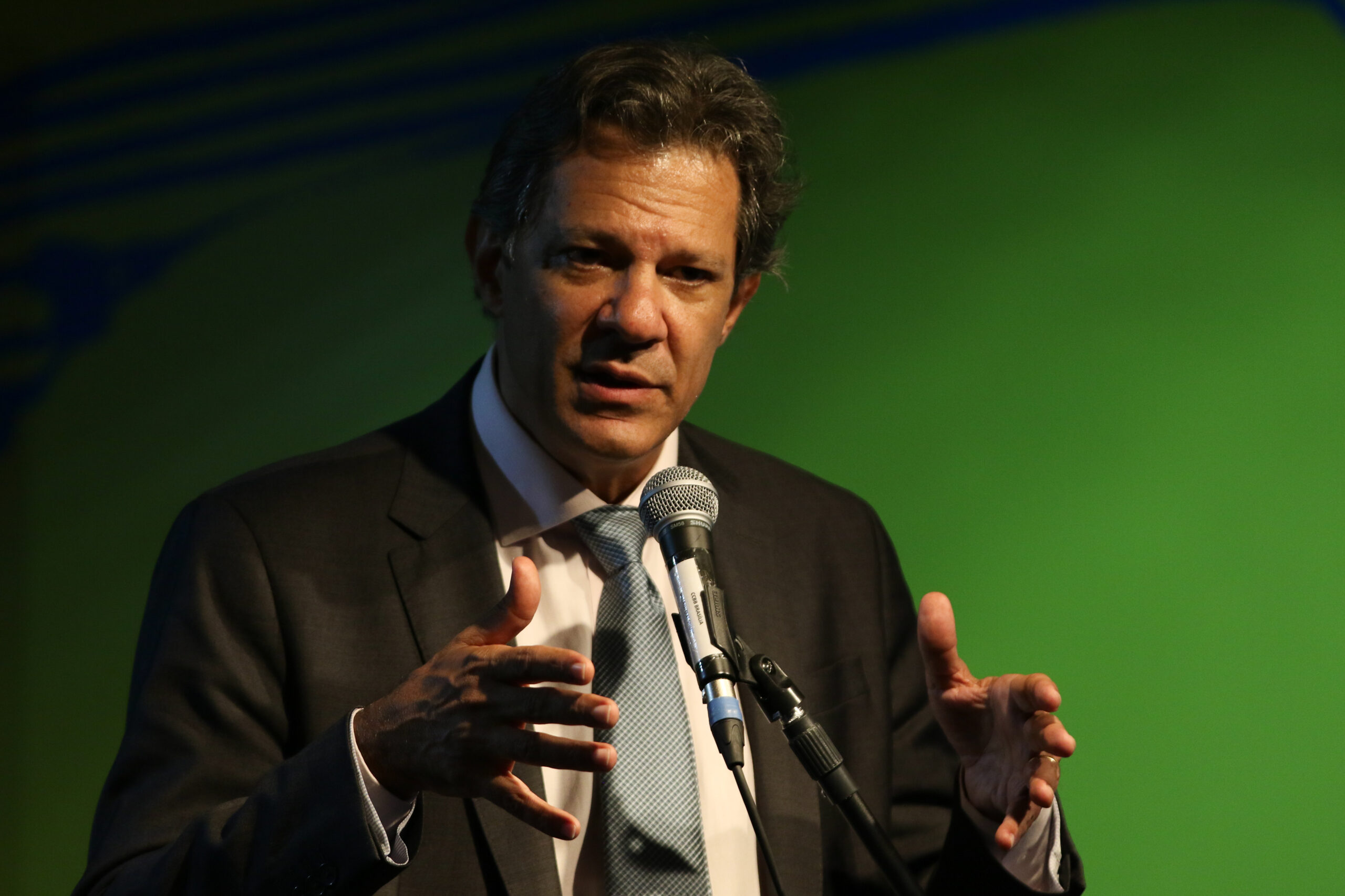 Fernando Haddad em Discurso: Voz da Política Brasileira