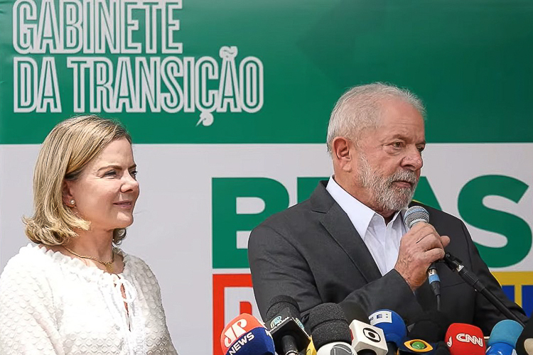 Lula e Gleisi: Gabinete de Transição em Coletiva de Imprensa