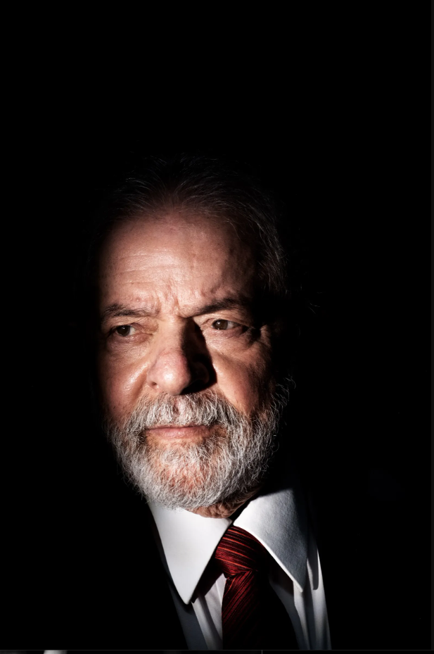 Lula: Reflexão e Liderança em Contraste de Luz e Sombra