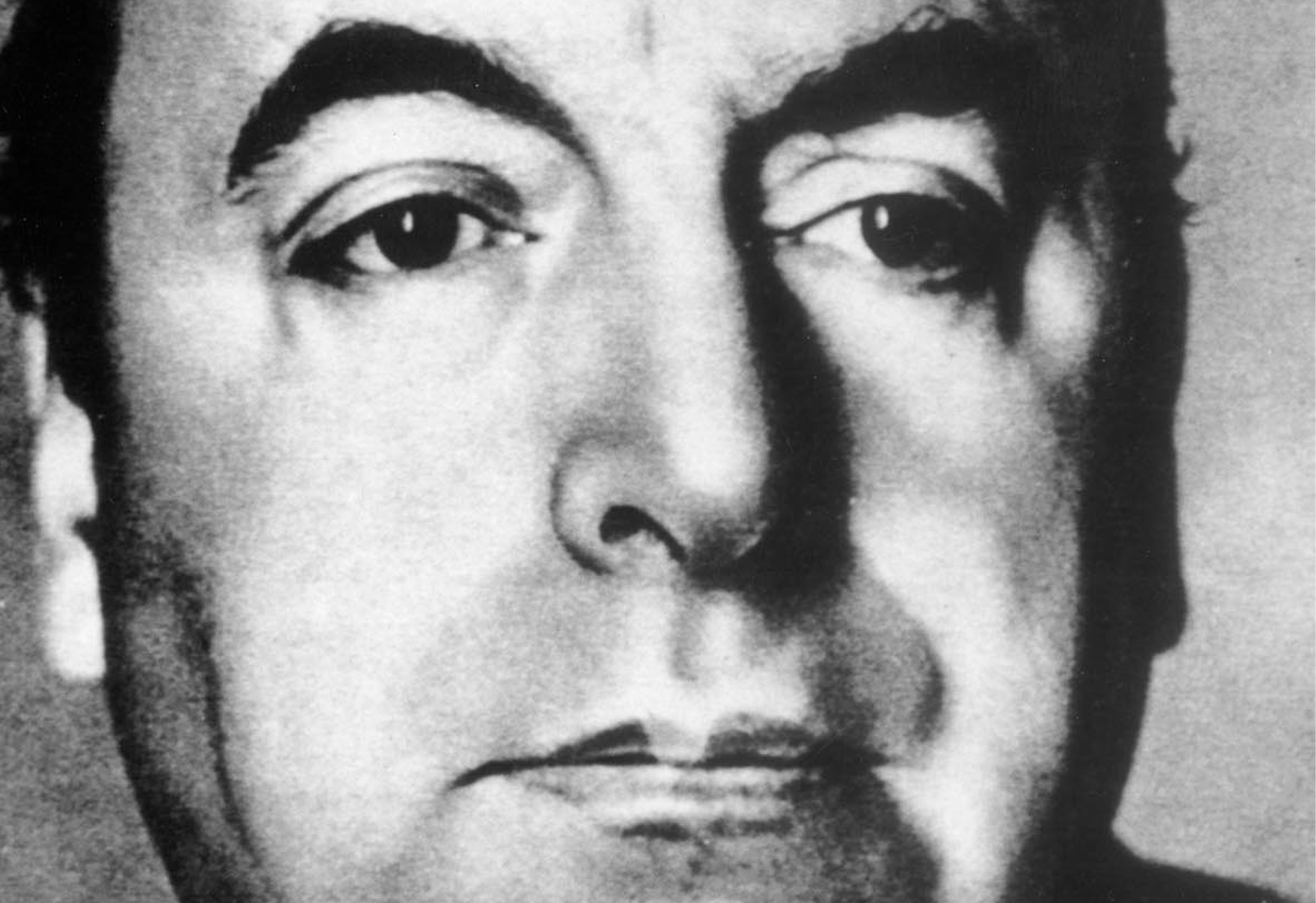 Retrato icônico de Pablo Neruda em preto e branco