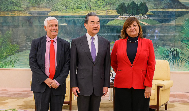 Encontro Diplomático Tripartite Formal