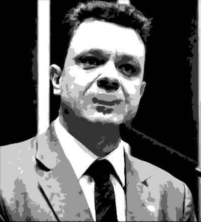 Retrato de Homem Sério em Tom Monocromático