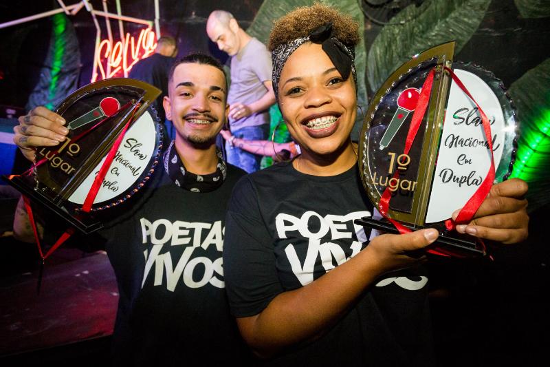 Campeões do Slam Nacional em Dupla: Poesia Viva em Celebração
