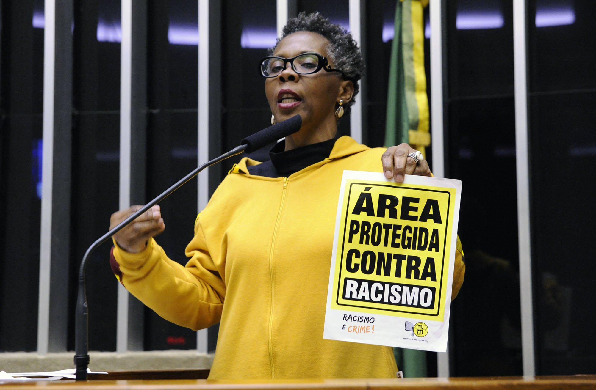 Ativista Negra Pela Luta Antirracista em Discurso Oficial