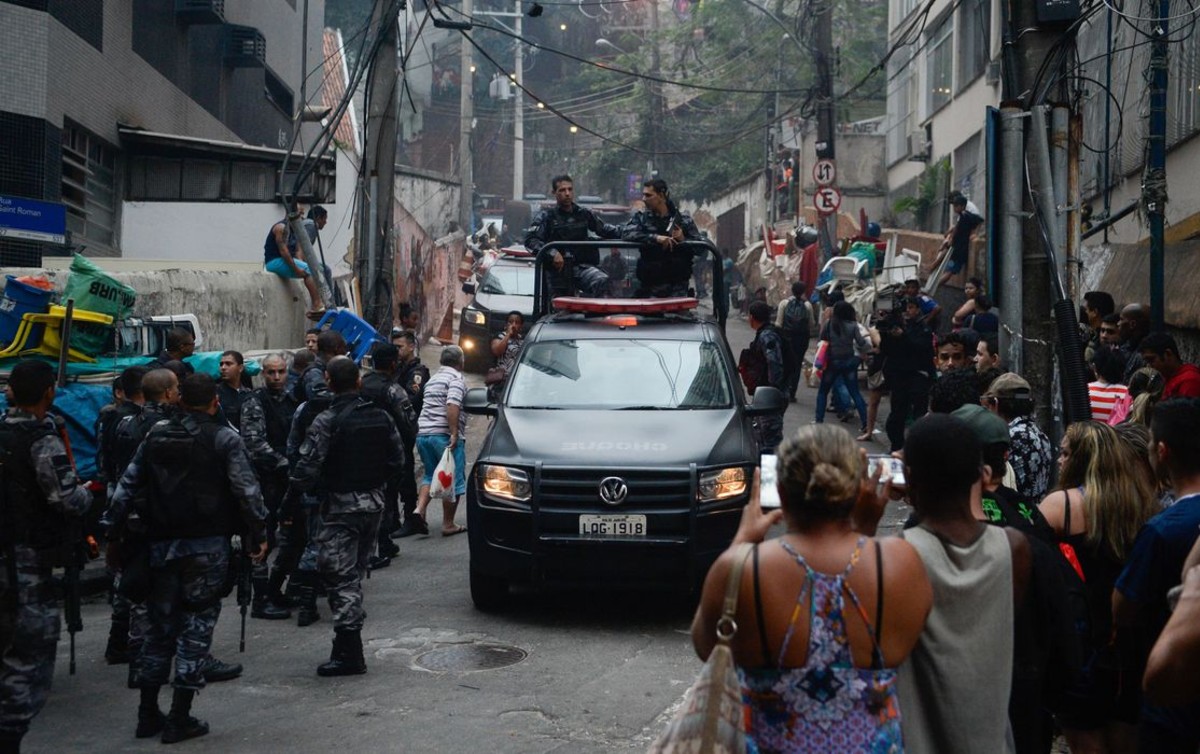 Operação policial em favela urbana: presença e observação