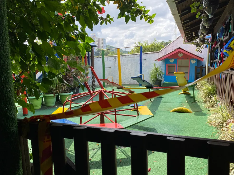Parque Infantil Isolado: Brincadeiras Suspensas