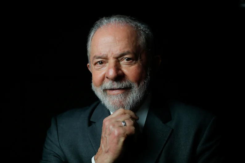 Retrato de Lula: Liderança Experiente e Serenas