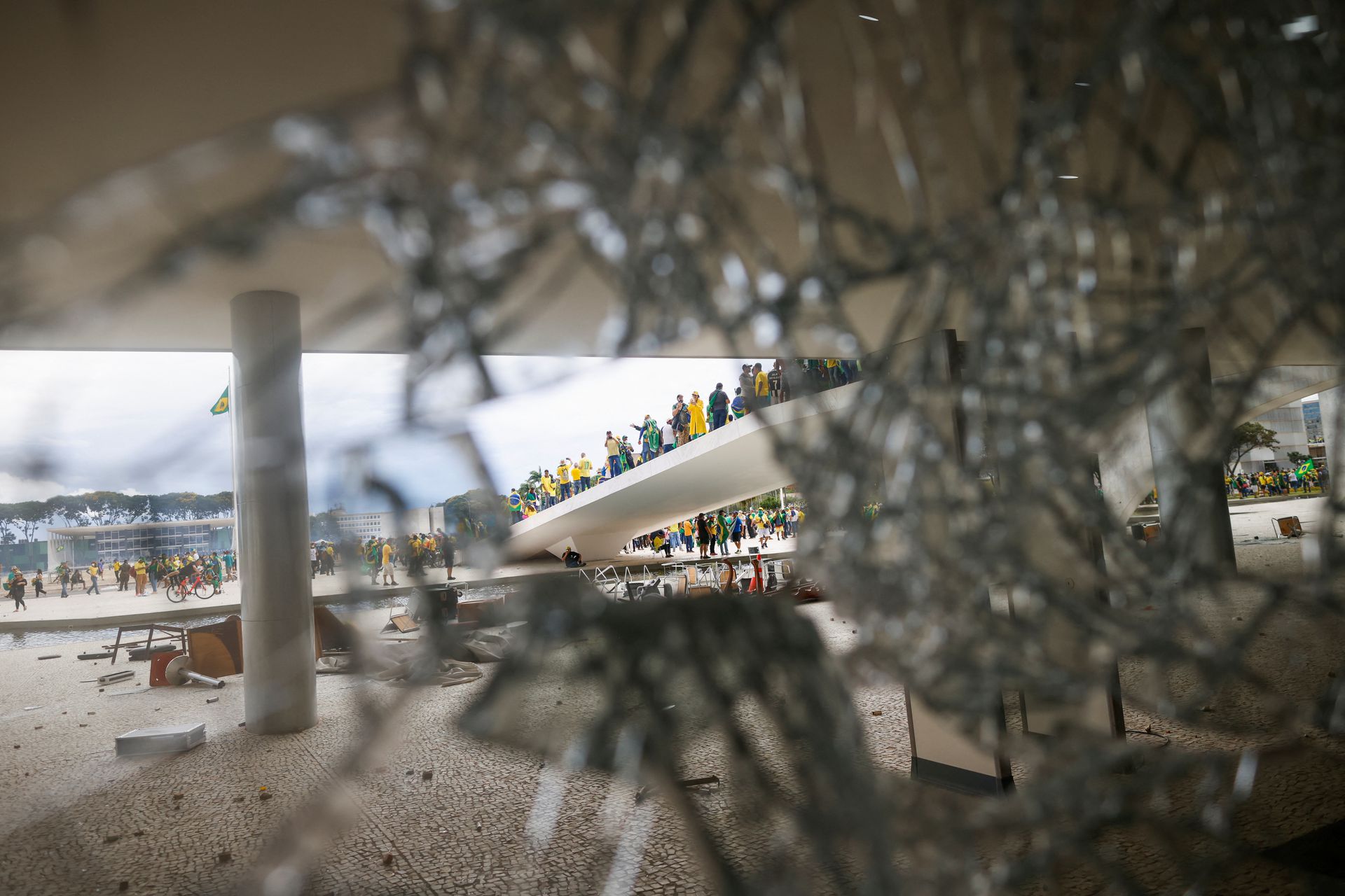 Vandalismo e Caos: Ataque à Democracia Brasileira