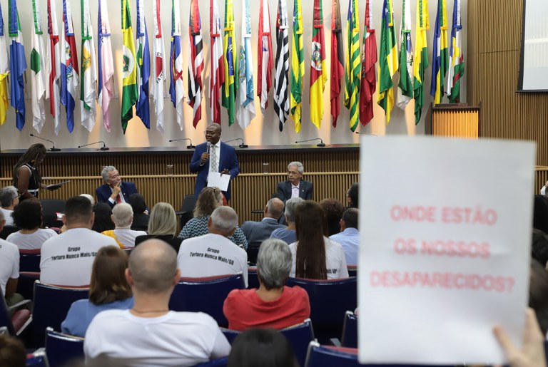 Ato por Desaparecidos em Evento Oficial