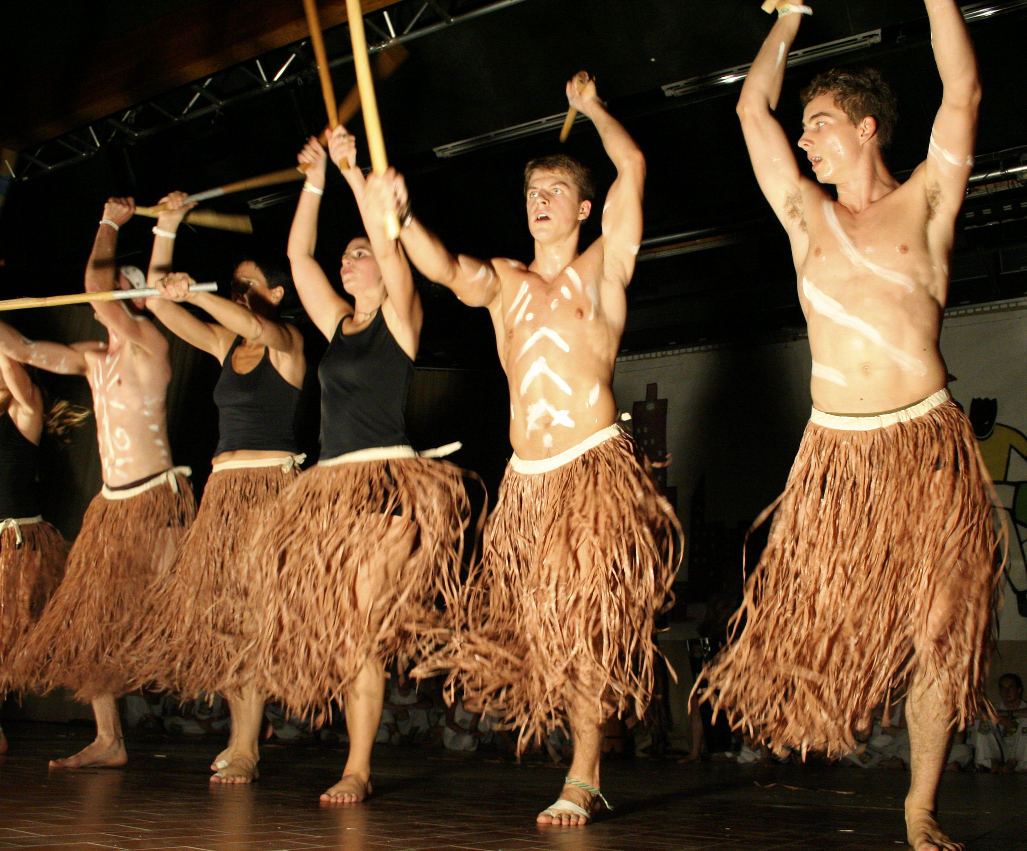 Performance cultural: Ritmo, corpo e tradição.