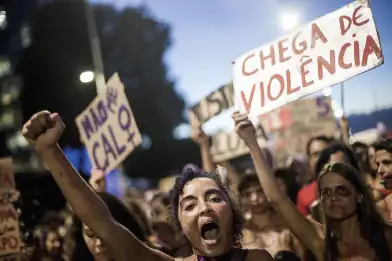Protesto Feminista: Mulheres Gritam Contra a Violência