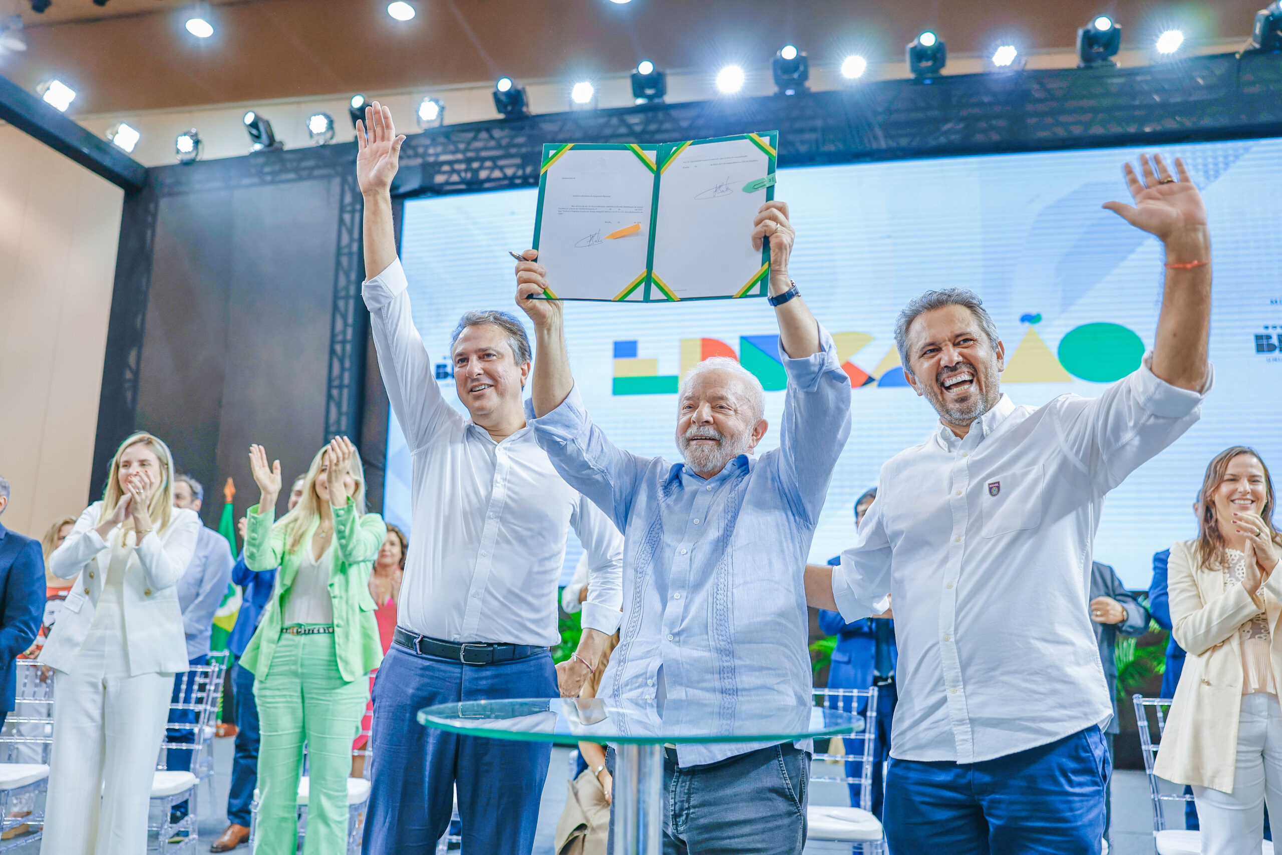 Lula e líderes celebram acordo em evento oficial no Brasil