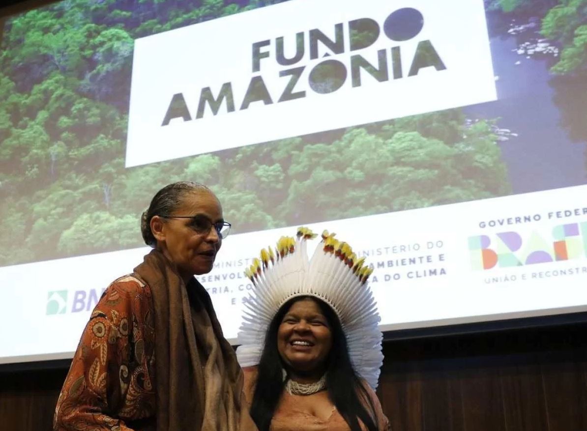 Marina Silva e líder indígena em evento do Fundo Amazônia