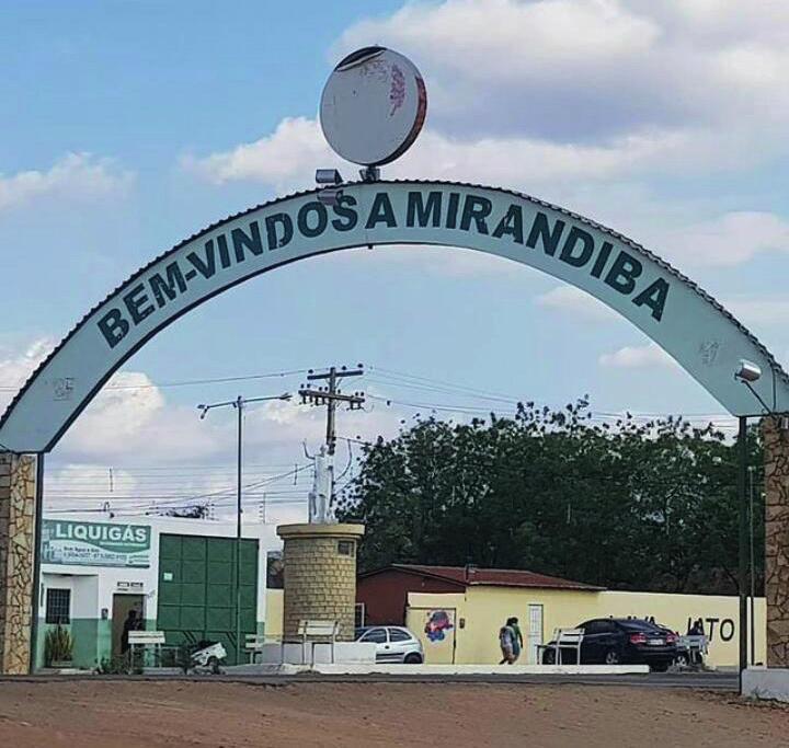 Entrada de Mirandiba: Arco de Boas-Vindas no Sertão