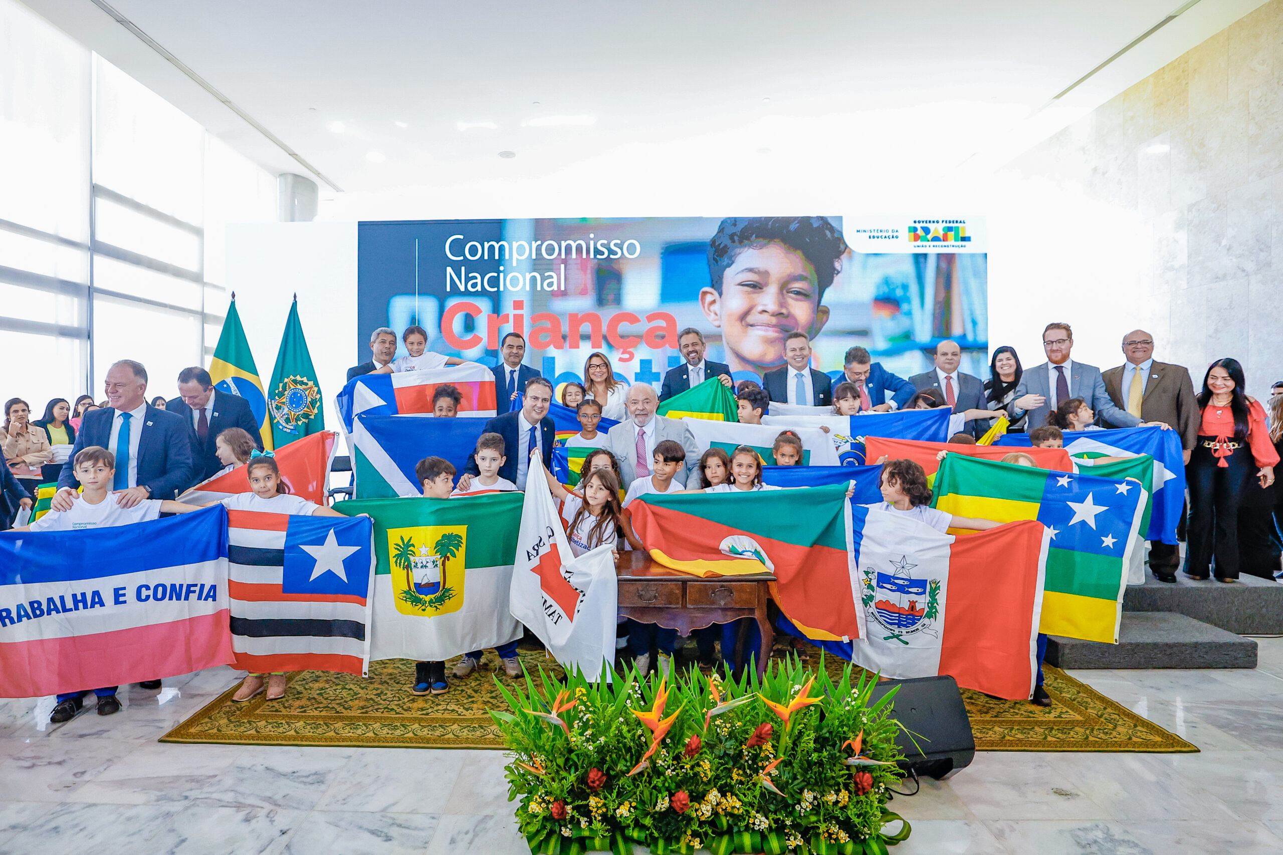 Compromisso Nacional Criança: Governo e Futuro do Brasil