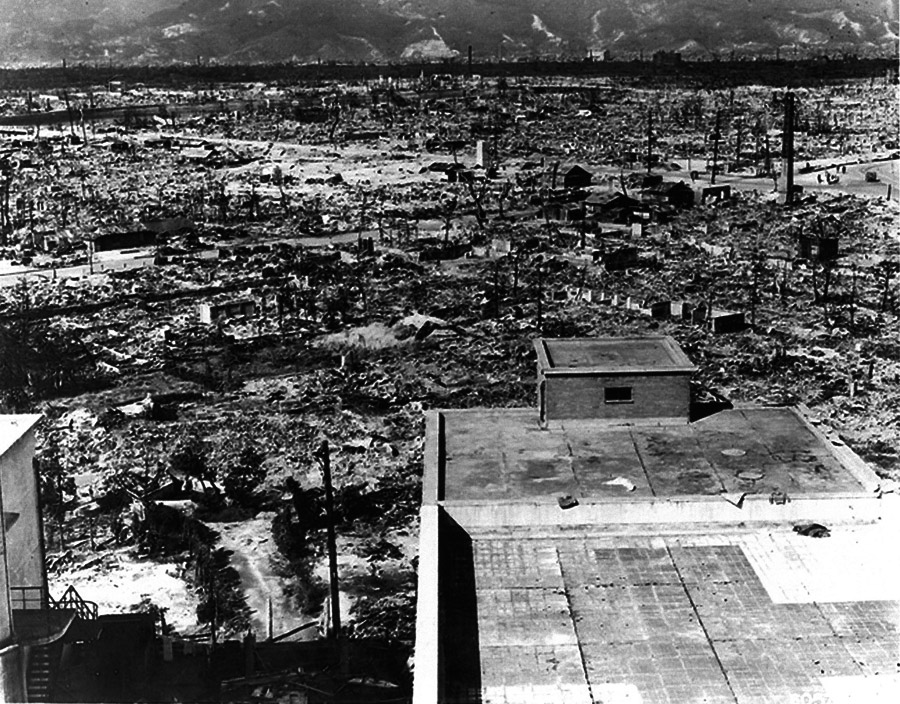 Cenário Pós-Bombardeio: Ruínas de uma Cidade Japonesa